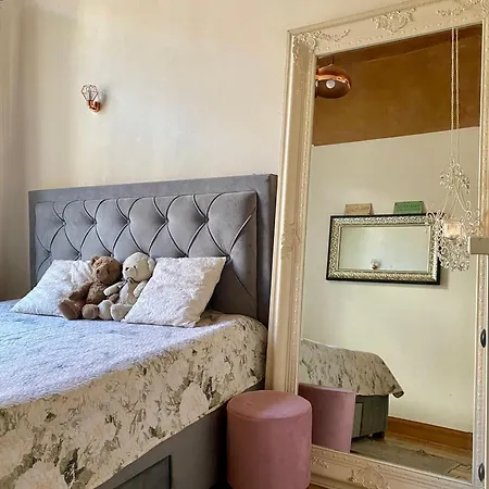 With A Historic Feel In The Center Apartment